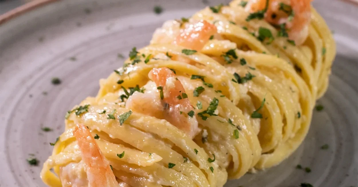Miniatura de fettuccine-con-camarones